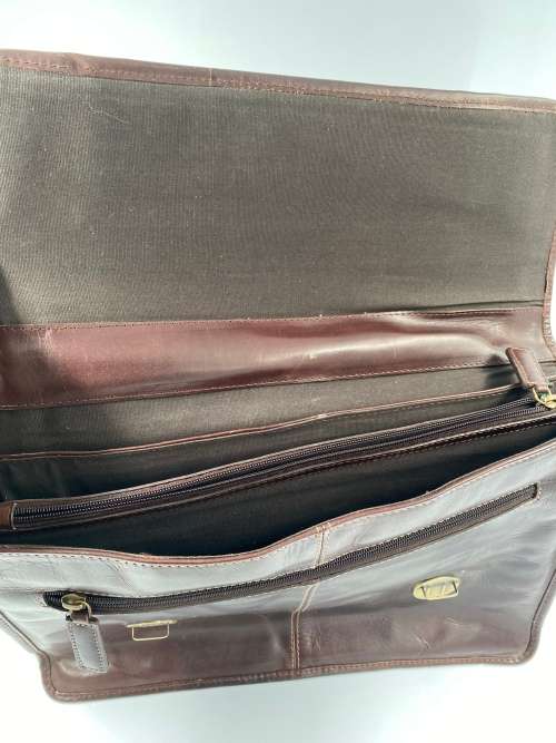GOOD CONDITION MENS LEATHER BAG  !!!