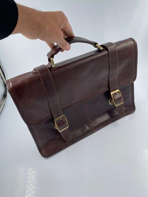 GOOD CONDITION MENS LEATHER BAG  !!!
