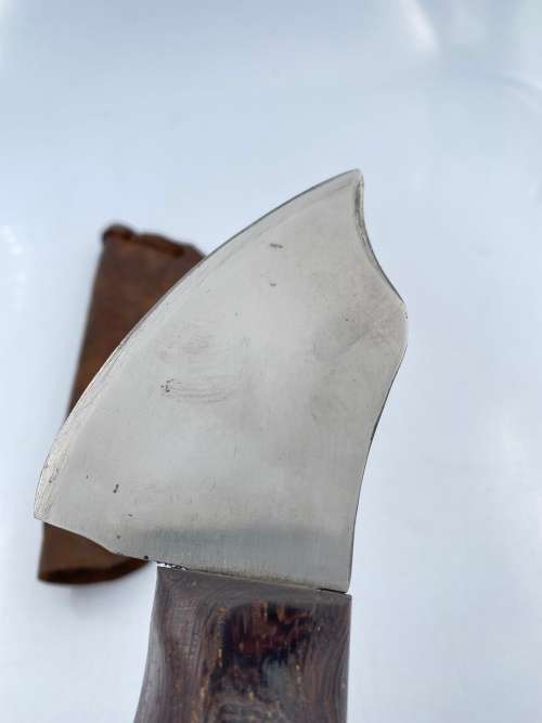 Knife in leather sheath !!!