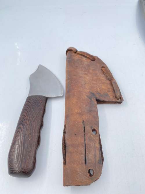 Knife in leather sheath !!!