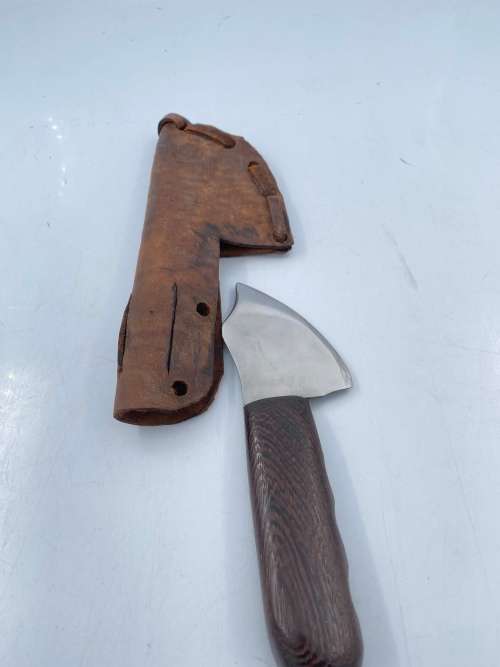 Knife in leather sheath !!!
