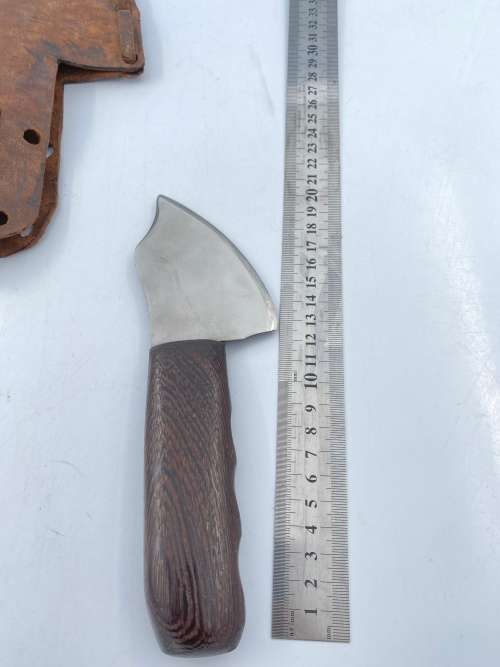 Knife in leather sheath !!!