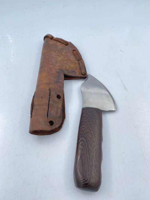Knife in leather sheath !!!