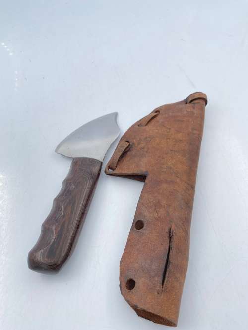 Knife in leather sheath !!!