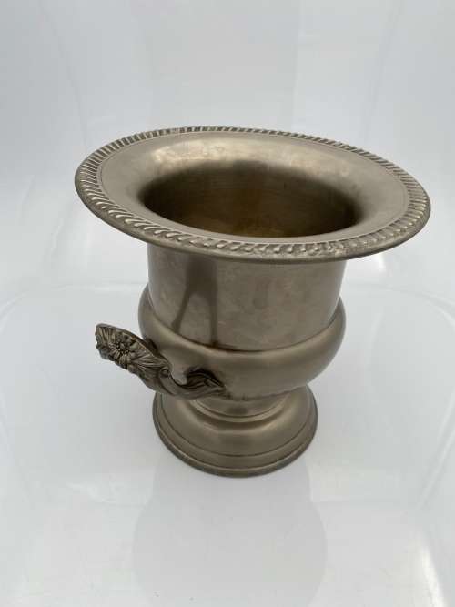 24CM TALL DISPLAY PIECE!!!!