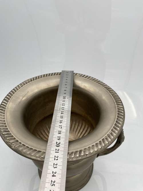 24CM TALL DISPLAY PIECE!!!!