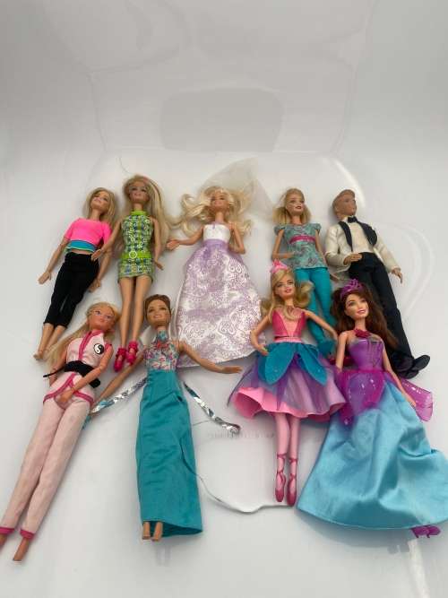 COLLECTION PF BARBIE DOLLS BID FOR ALL !!!!