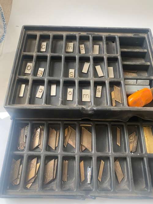 GRAVOGRAPH ENGRAVING MACHINE WITH ALL EXTRAS BID FOR ALL AS SEEM ON PICTURES!!!!!