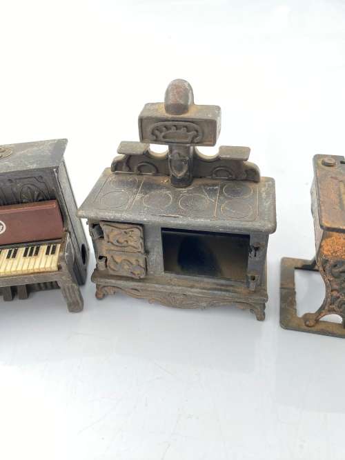 MINIATURE STOVE AND MORE BID FOR ALL !!!