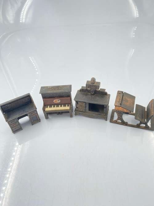 MINIATURE STOVE AND MORE BID FOR ALL !!!