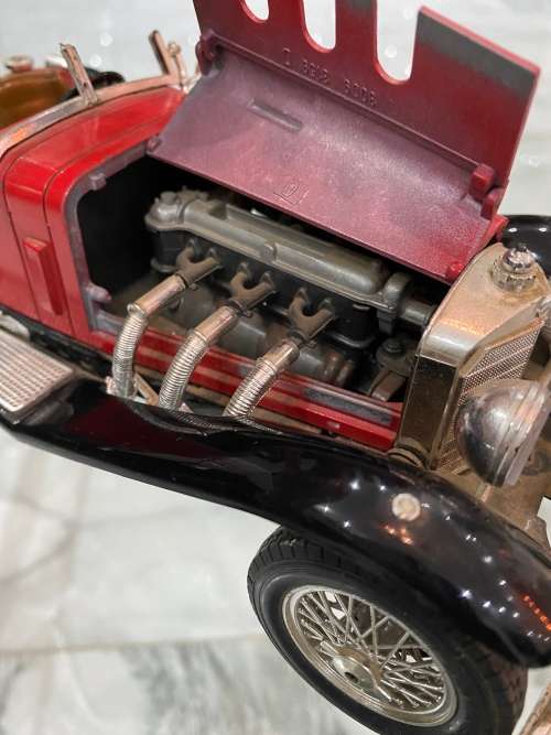 LARGE SCALE 1/18 BURAGO DIE CAST MERCEDES BENZ!!!!