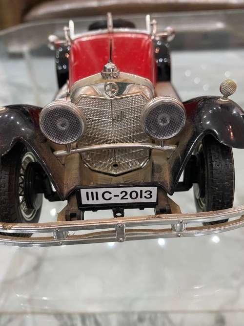 LARGE SCALE 1/18 BURAGO DIE CAST MERCEDES BENZ!!!!