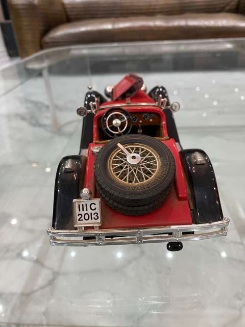 LARGE SCALE 1/18 BURAGO DIE CAST MERCEDES BENZ!!!!