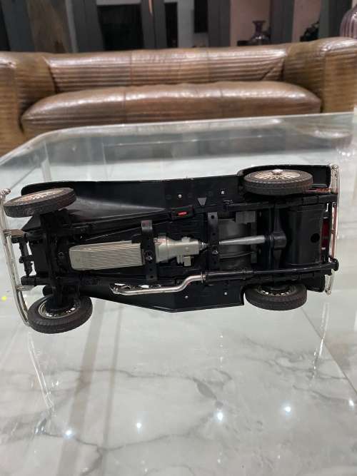 LARGE SCALE 1/18 BURAGO DIE CAST MERCEDES BENZ!!!!