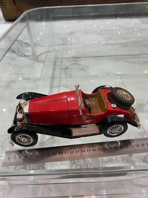 LARGE SCALE 1/18 BURAGO DIE CAST MERCEDES BENZ!!!!