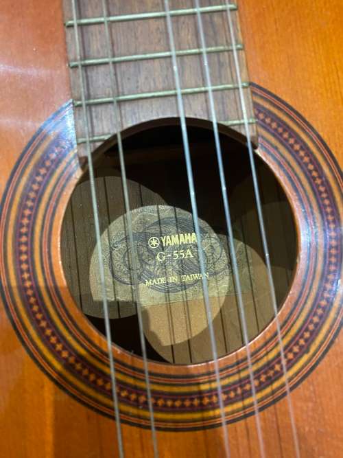 YAMAHA G-55A GUITAR HAS SCRATCHES SHOWN ON PICTURES!!!!!