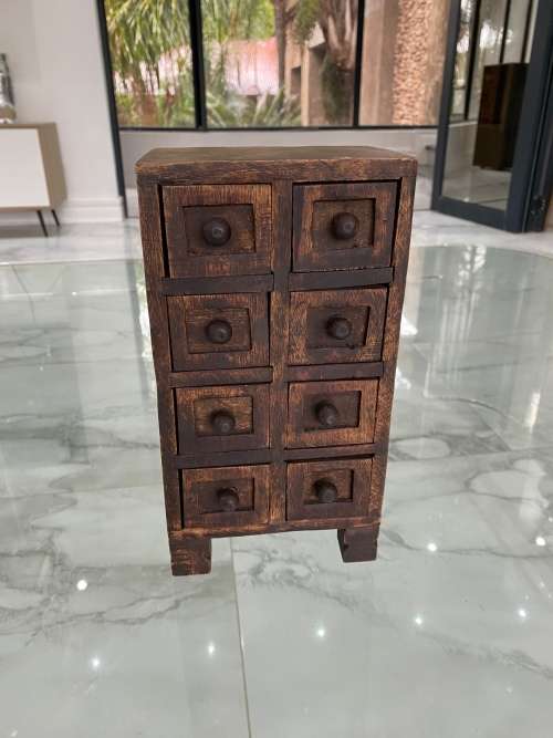 BEAUTIFUL WOODEN DISPLAY PIECE 27CM TALL !!!!