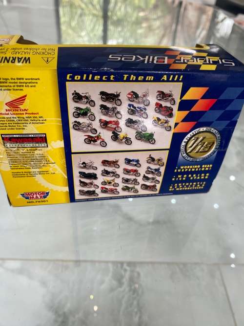 BMW DIE CAST R1200c 1997 scale 1/18!!!