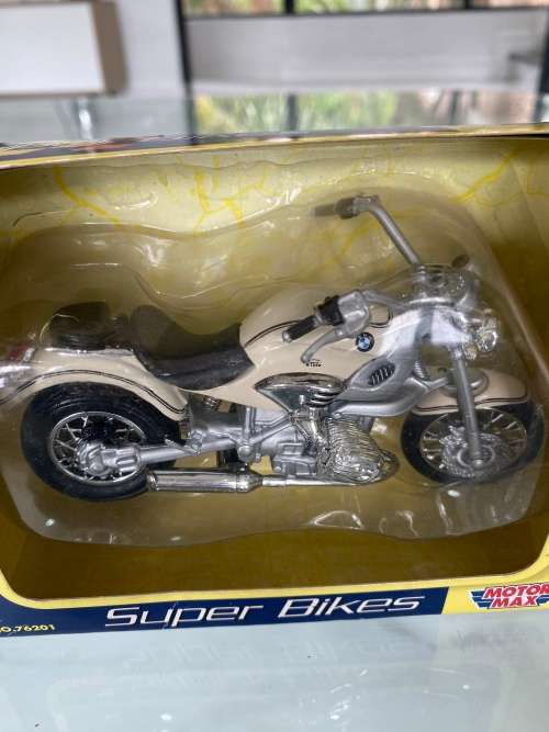 BMW DIE CAST R1200c 1997 scale 1/18!!!