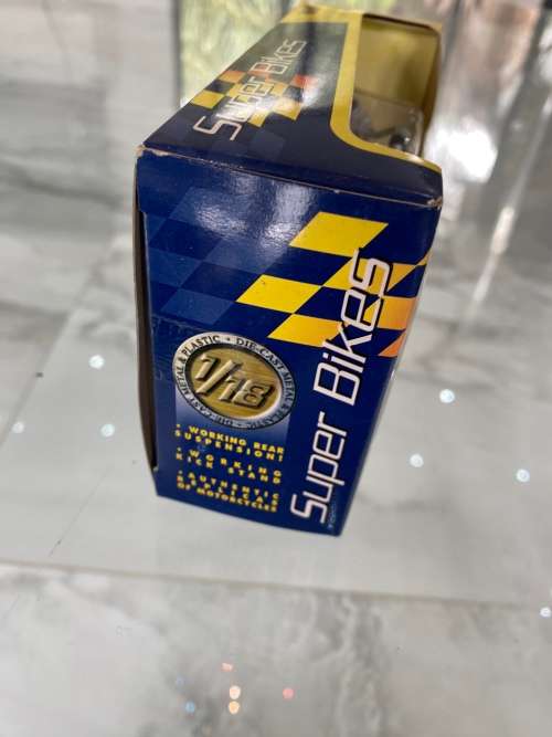 BMW DIE CAST R1200c 1997 scale 1/18!!!