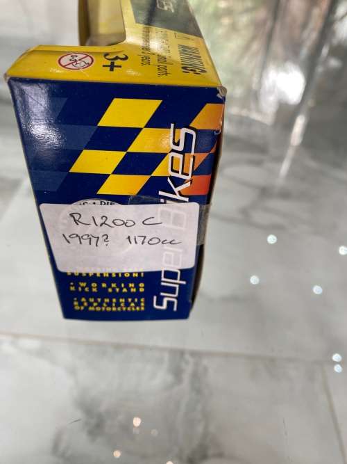 BMW DIE CAST R1200c 1997 scale 1/18!!!