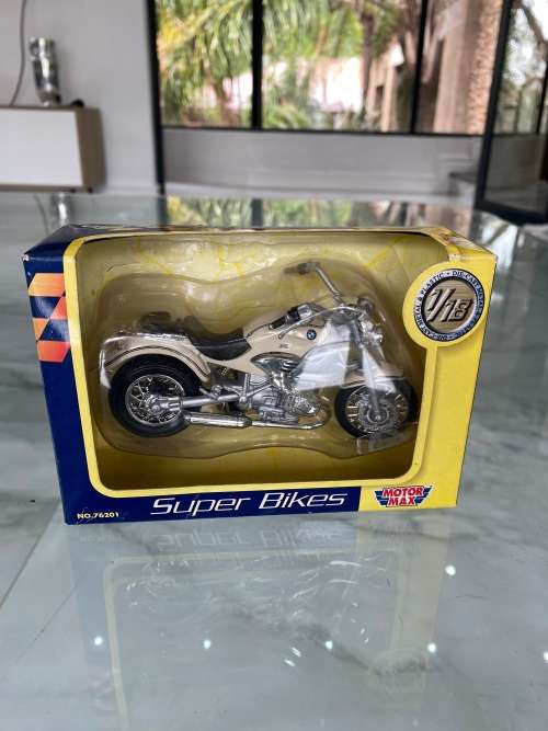 BMW DIE CAST R1200c 1997 scale 1/18!!!