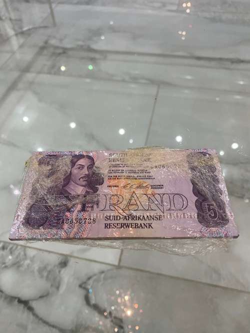 RARE SEALED PACKE OF FIVE RAND NOTES BRAND NEW IN SEQUENCE UNCIRCULATED !!!!