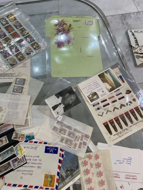 LARGE COLLECTION OF MIXED COLLECTABLES BID FIR THE WHOLE COLLECTION!!!!