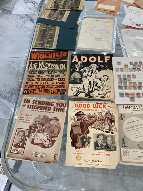 LARGE COLLECTION OF MIXED COLLECTABLES BID FIR THE WHOLE COLLECTION!!!!