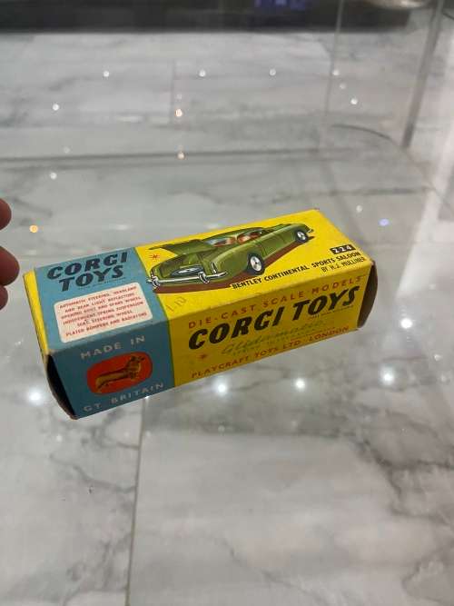 VINTAGE RARE CORGI TOYS BENTLEY CONTINENTAL SPORTS SALOON 224!!!
