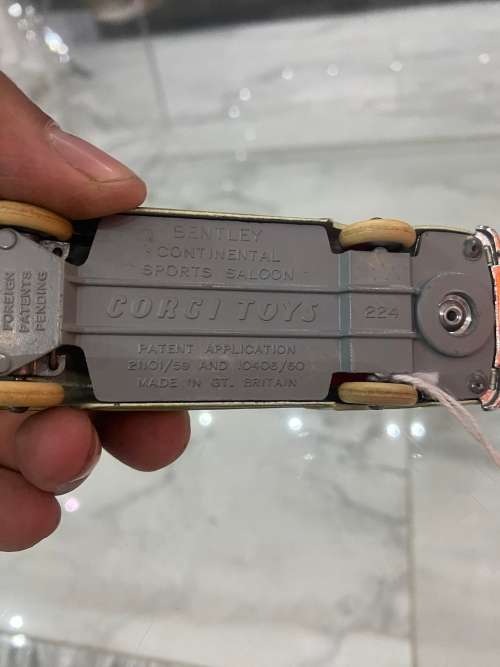 VINTAGE RARE CORGI TOYS BENTLEY CONTINENTAL SPORTS SALOON 224!!!