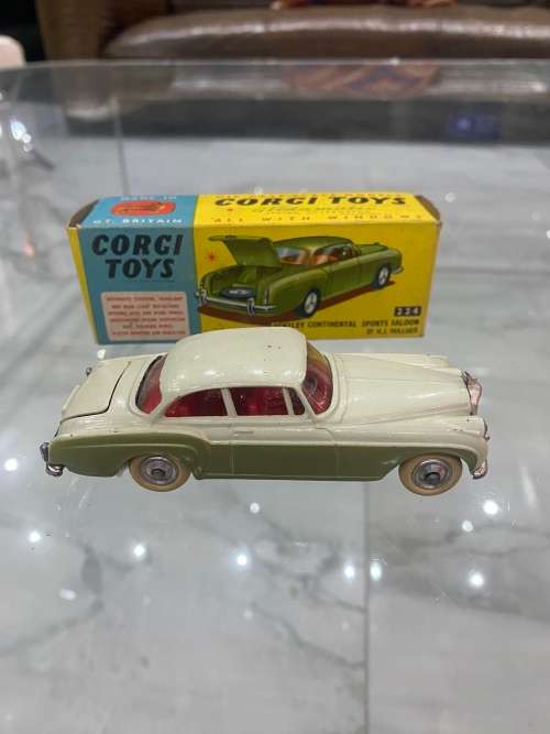 VINTAGE RARE CORGI TOYS BENTLEY CONTINENTAL SPORTS SALOON 224!!!