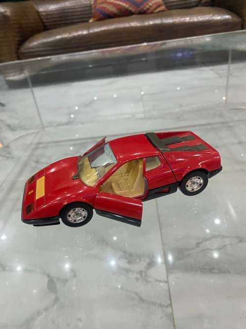 DIE CAST FERRARI 512 BURAGO SCALE 1:24!!!