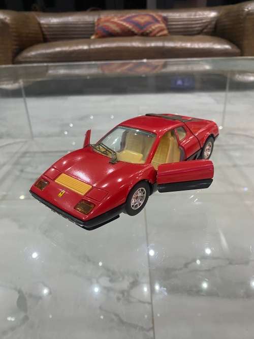 DIE CAST FERRARI 512 BURAGO SCALE 1:24!!!
