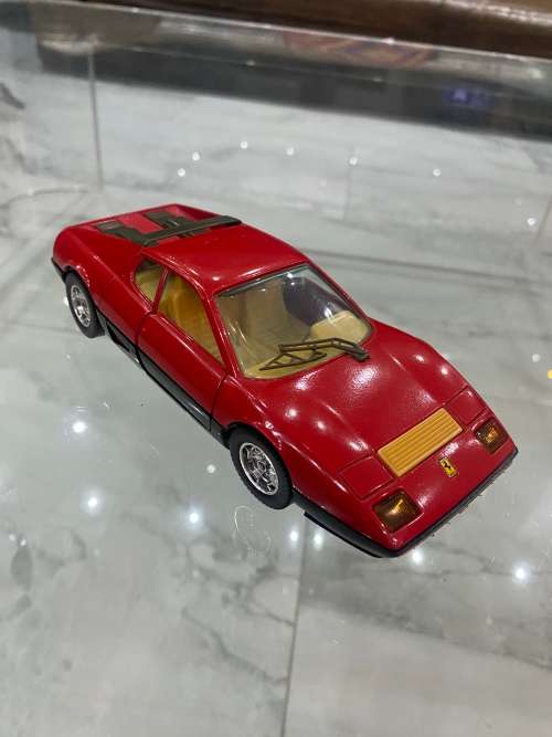 DIE CAST FERRARI 512 BURAGO SCALE 1:24!!!