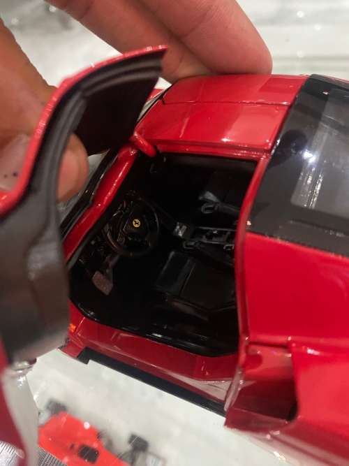 LARGE DIE CAST FERRARI HOTWHEELS ENZO FERRA!!!!!