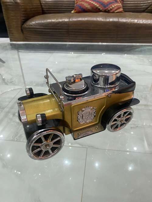 VINTAGE CAR CIGARETTE ASTRY AND LIGHTER FOR DISPLAY 25cm LARGE LIGHTER NOT WORKING!!!