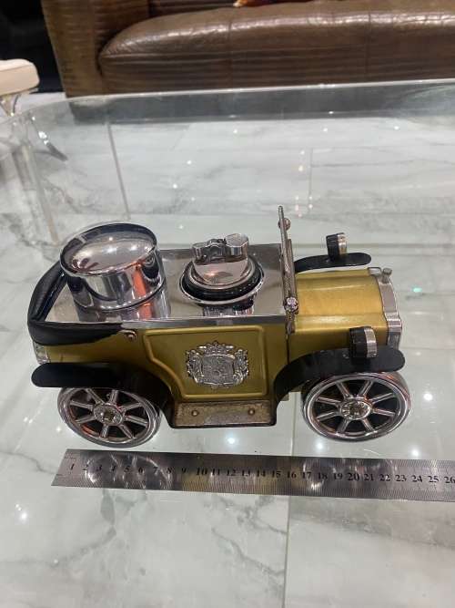 VINTAGE CAR CIGARETTE ASTRY AND LIGHTER FOR DISPLAY 25cm LARGE LIGHTER NOT WORKING!!!