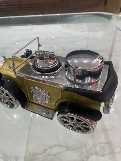VINTAGE CAR CIGARETTE ASTRY AND LIGHTER FOR DISPLAY 25cm LARGE LIGHTER NOT WORKING!!!
