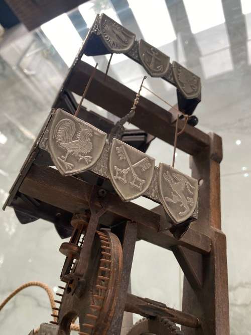 RARE MASSIVE MEDEVIL KNIGHTS CLOCK FOR DISPLAY WITH WEIGHTS SUPER COOL!!!