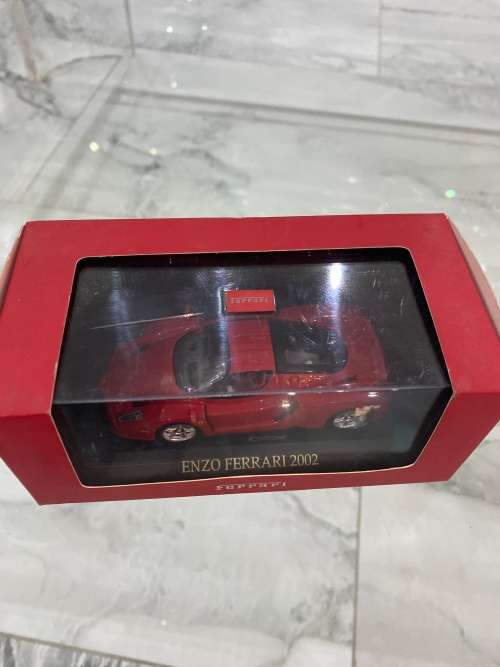 FERRARI ENZO 2002 DIE CAST SCALE 1:24 !!!