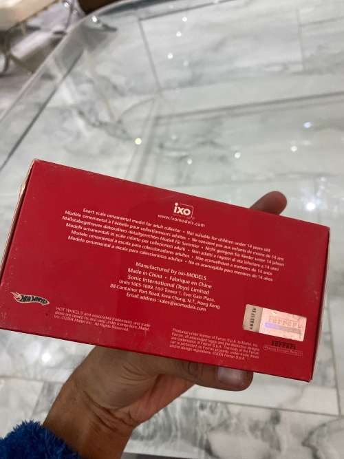 FERRARI ENZO 2002 DIE CAST SCALE 1:24 !!!