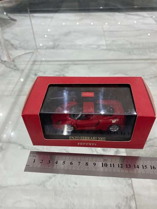FERRARI ENZO 2002 DIE CAST SCALE 1:24 !!!