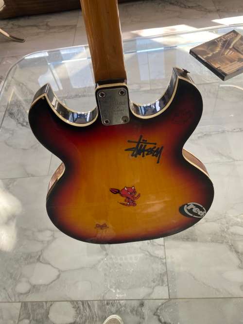 DIA 1303T GUITAR IN BAD CONDITION DAMAGE SHOWN ON PICTURES!!!