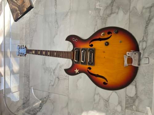 DIA 1303T GUITAR IN BAD CONDITION DAMAGE SHOWN ON PICTURES!!!