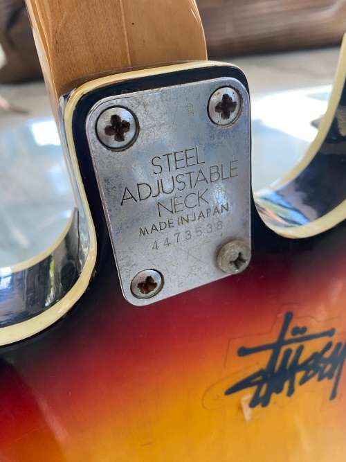 DIA 1303T GUITAR IN BAD CONDITION DAMAGE SHOWN ON PICTURES!!!