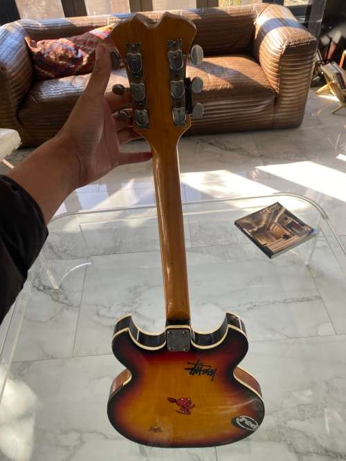 DIA 1303T GUITAR IN BAD CONDITION DAMAGE SHOWN ON PICTURES!!!