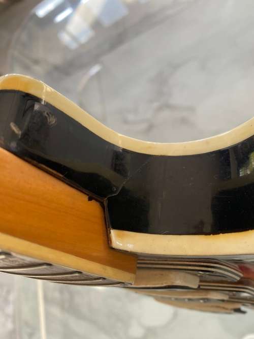 DIA 1303T GUITAR IN BAD CONDITION DAMAGE SHOWN ON PICTURES!!!