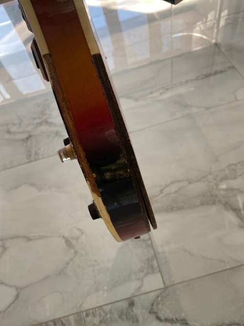 DIA 1303T GUITAR IN BAD CONDITION DAMAGE SHOWN ON PICTURES!!!