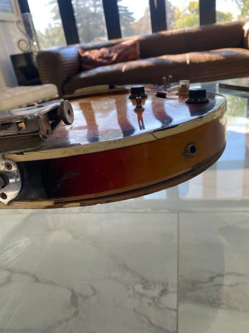 DIA 1303T GUITAR IN BAD CONDITION DAMAGE SHOWN ON PICTURES!!!